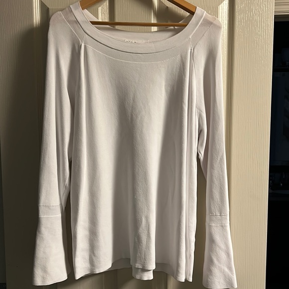 White sweater - Picture 1 of 4